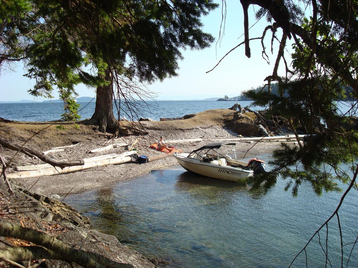 Sticks And Stones Cottage-Arbutus Grove Montague Harbour Eksteriør bilde